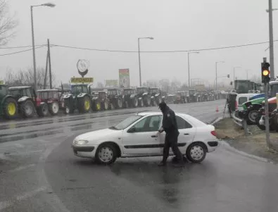 Българските превозвачи: Няма да пуснем гръцка земеделска продукция и риба при блокада