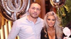 {{ otherArticle[0].article.title }}