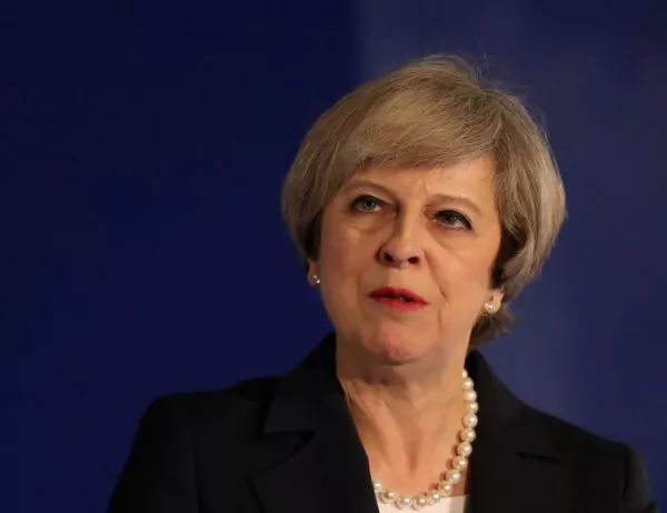 Тереза Мей гласува на предсрочните избори във Великобритания