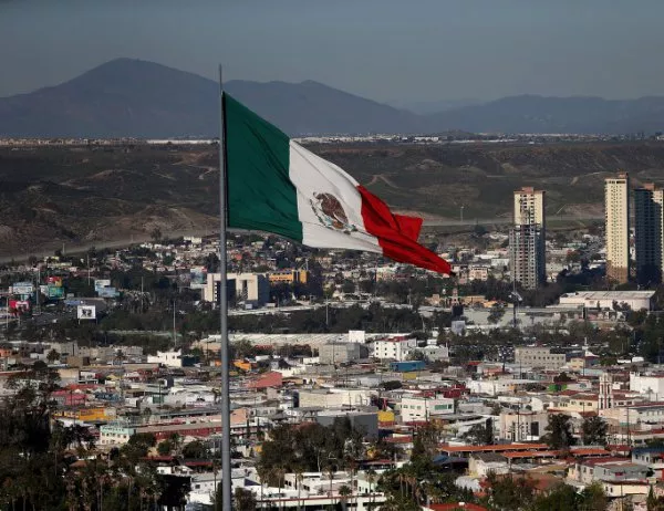 Четирима загинаха при нападение в офис на управляващата партия на Мексико
