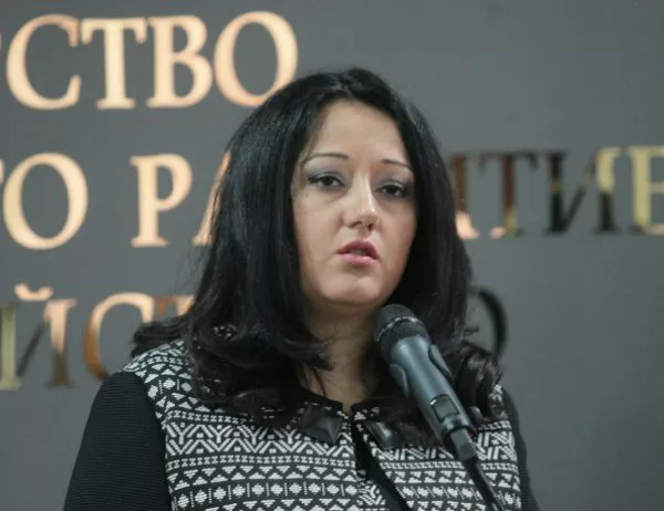Павлова отправи 17 въпроса към служебния министър на регионалното развитие