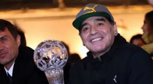 Сензационно: Полицията спряла Марадона да не влезе при Аржентина с претенции към Меси