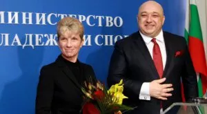 Дашева се заема първо с анализ на спортния сектор