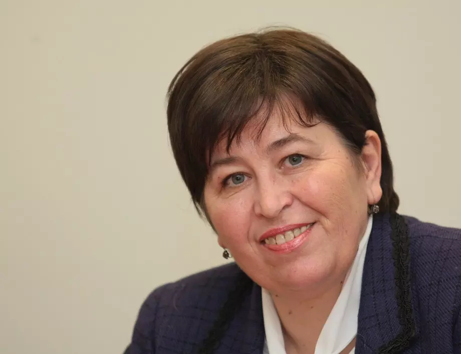 АТИБ: Министър Балтова не направи нищо за подпомагане на най-пострадалия от COVID-19 бранш
