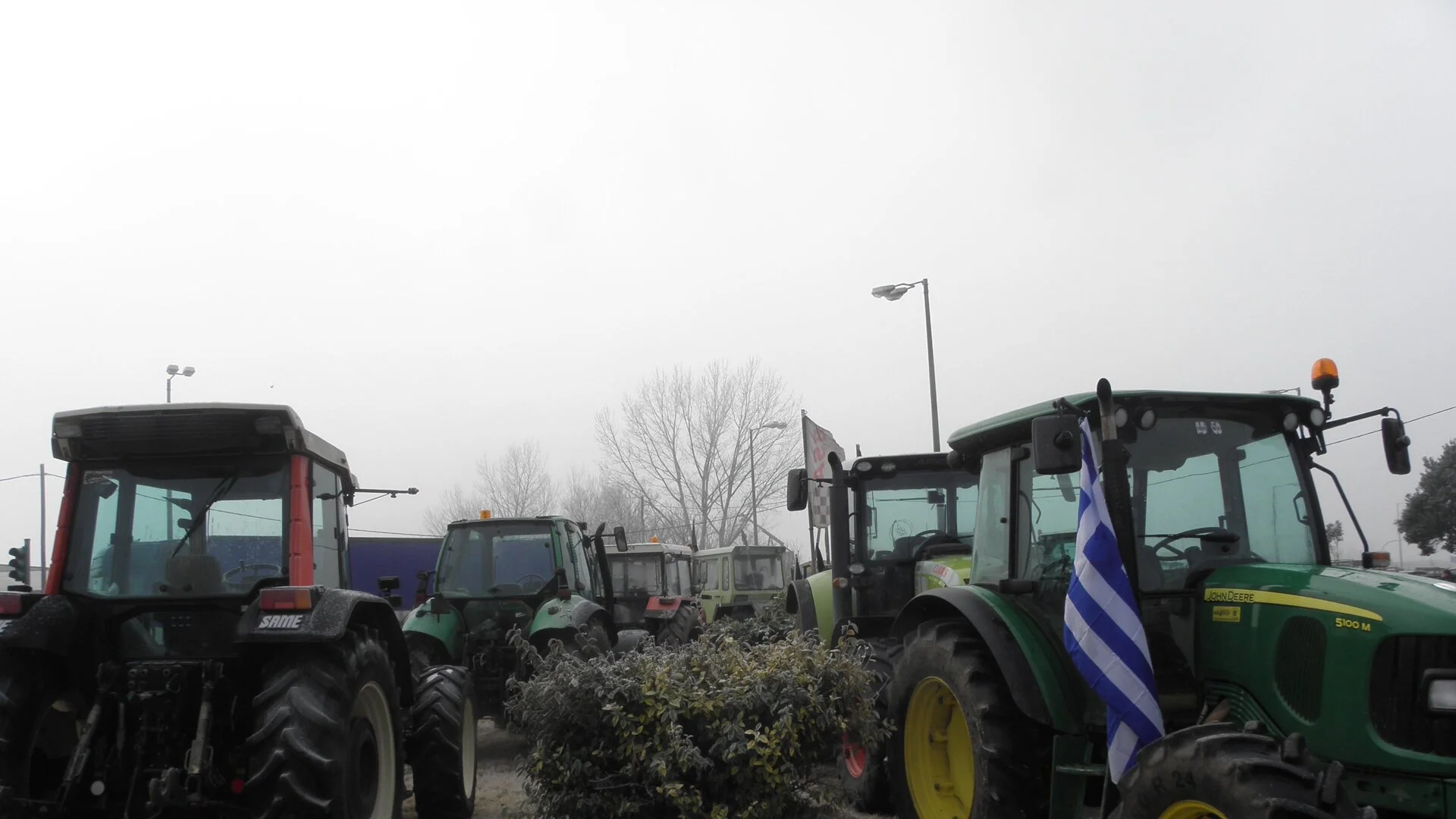 Гръцките фермери на ръба на блокади, протестират и студентите