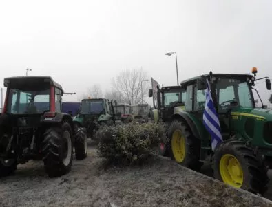Гръцките фермери блокират 120 000 тона суровини за Македония 