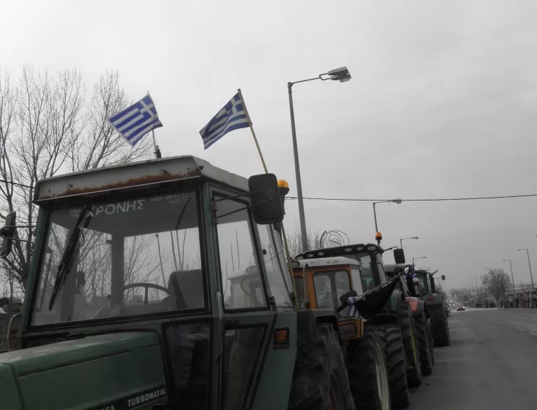 Гръцките фермери заплашиха с още протести