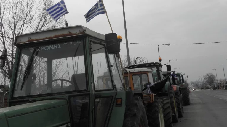 Гръцките фермери заплашиха с още протести