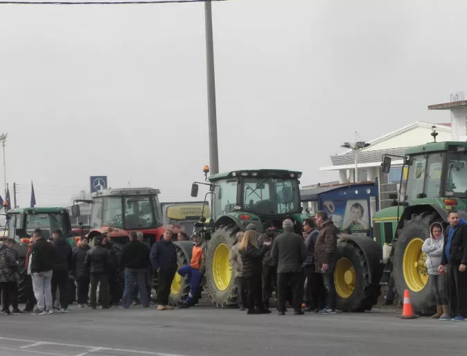Гръцките фермери продължават с блокадата на македонската граница
