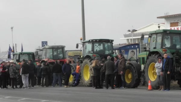 Стачкуващи фермери ще блокират пътища в Гърция