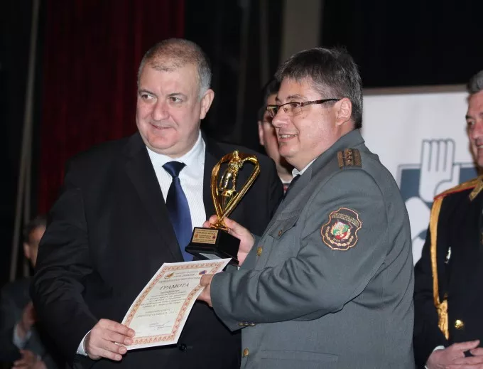 Пожарникари и спасители от Хитрино отличени в конкурса "Пожарникар на годината"