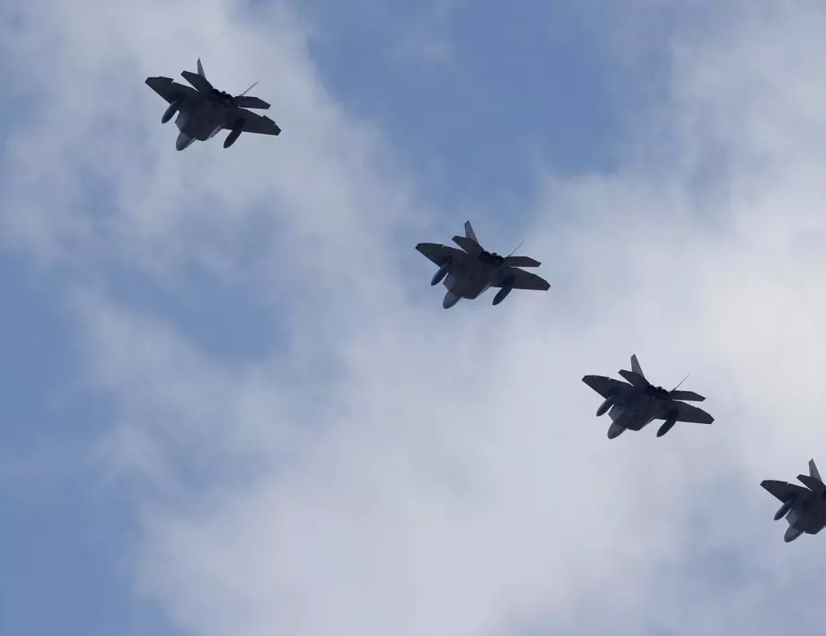 Два турски бойни самолета прелетяха близо до американска военна база в Гърция
