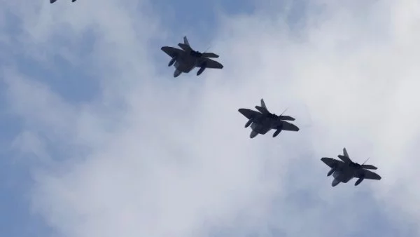 Франция и Германия ще разработват ново поколение европейски изтребители