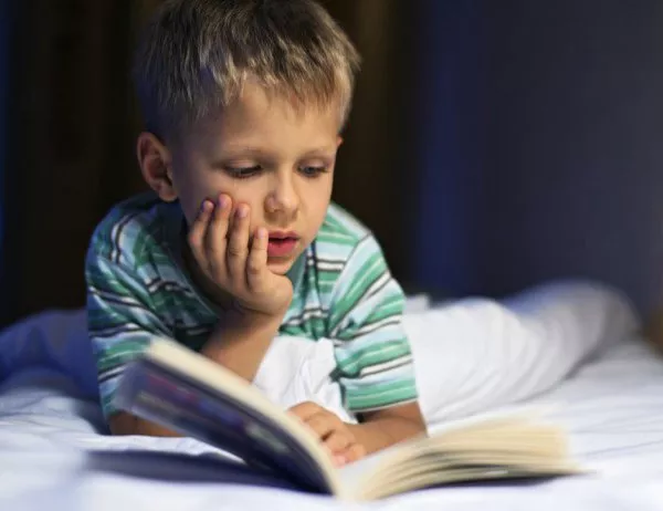 Учител: Дистанцията между книгата и детето става все по-голяма