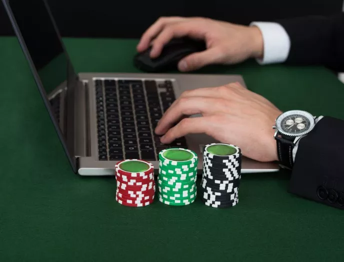 Повратен момент за изкуствения интелект: Компютър победи на покер