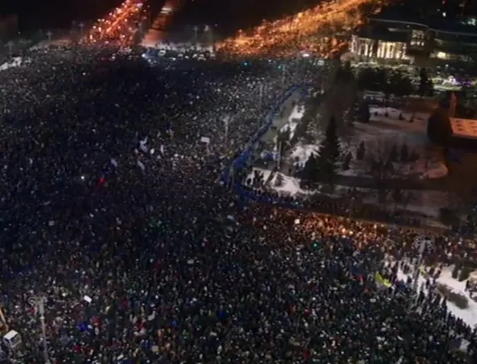 Над 100 000 румънци излязоха на протест в Букурещ (Видео)