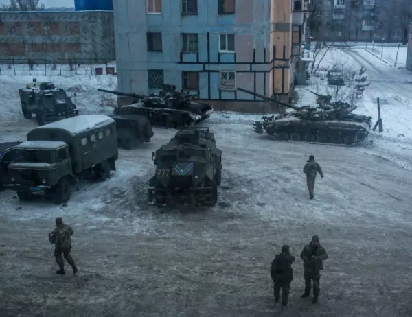 Украйна пред военно положение, постави под масиран обстрел Донецк