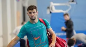 {{ otherArticle[0].article.title }}