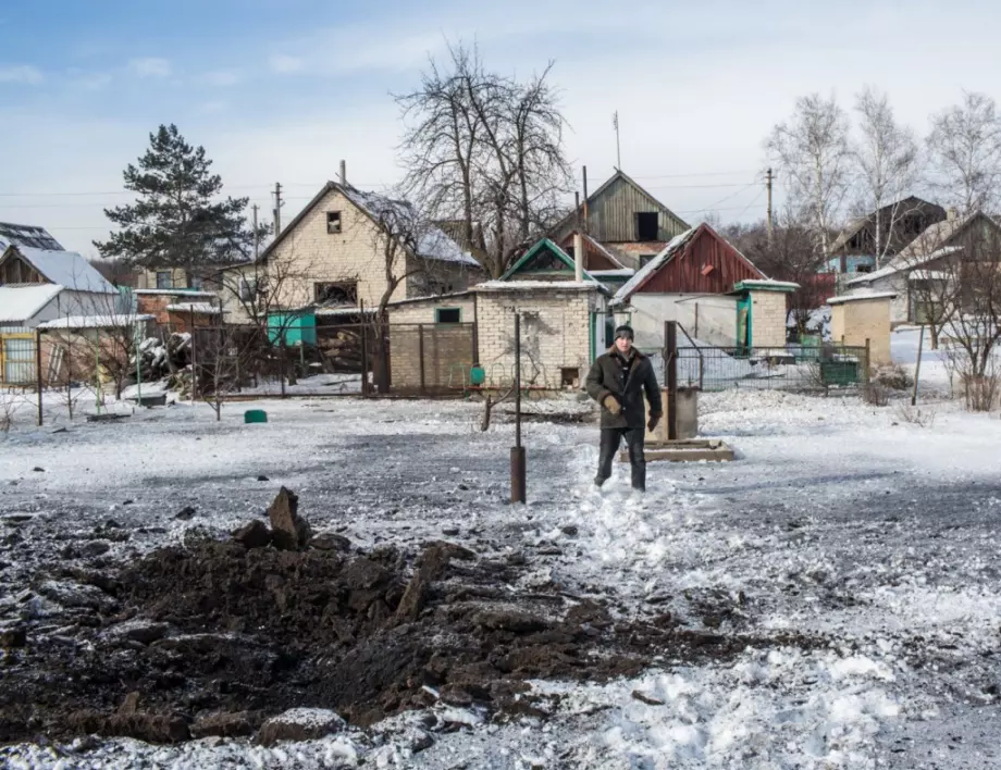 Украйна изкопа противотанков ров на границата с Русия