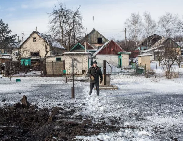 Киев с помощта на Червения кръст предава 306 пленници на Донецка и Луганска републики