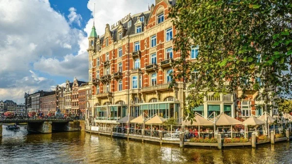 Амстердам ще е домакин на Европейската агенция по лекарствата