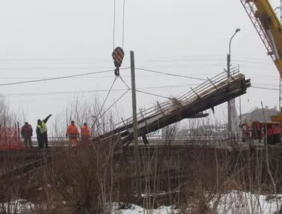 Срути се пешеходната част на мост в Русенско