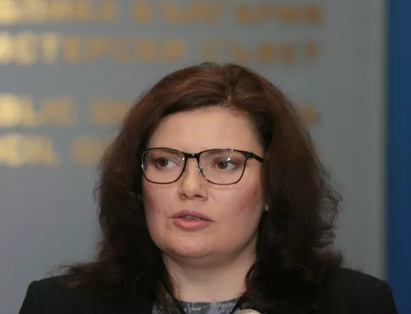 Малина Крумова: Не отчитаме рискове за спиране на нито една европейска програма