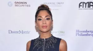 Изящната Никол не ползва бельо... долно (СНИМКИ)