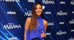 Уникалната Шерцингер огря корицата на Joy (СНИМКА)