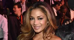 Красивата Шерцингер като ангел в нова реклама (ВИДЕО)