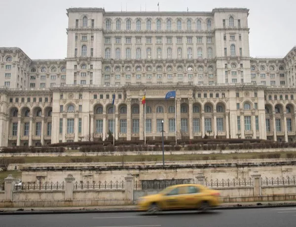 Румънските депутати се оплакват от студ в парламента, духало им от дограмата