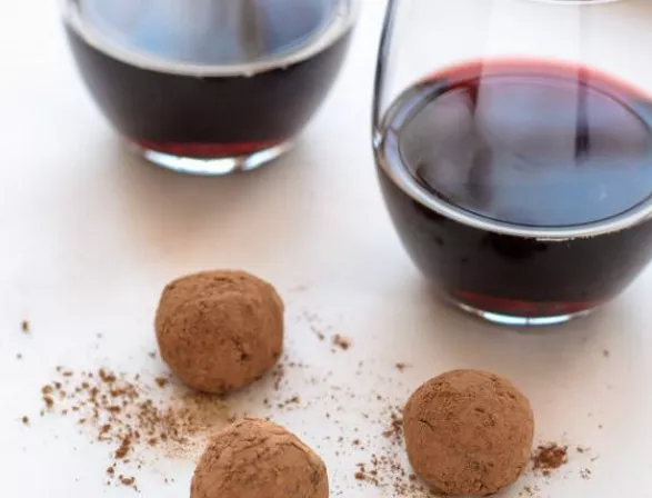 Лесни шоколадови трюфели с вино за "Свети Валентин"