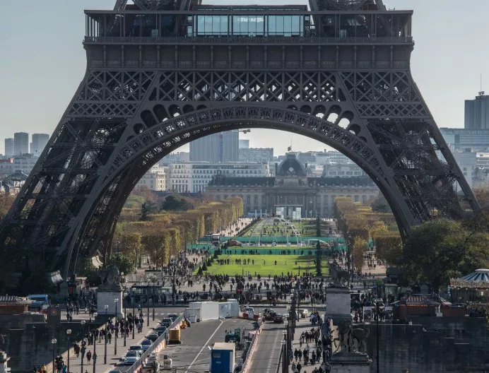 Защо броят на туристите в Париж драстично намалява?