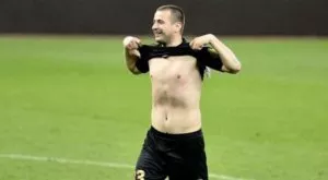 {{ otherArticle[0].article.title }}