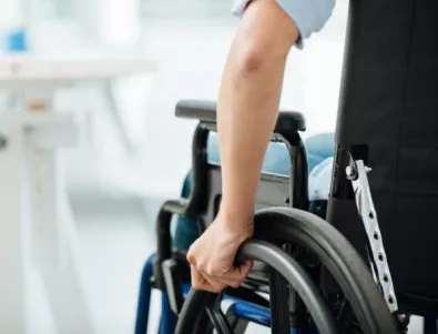 Държавата ще помага финансово за купуването на детските инвалидни колички