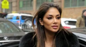 {{ otherArticle[0].article.title }}