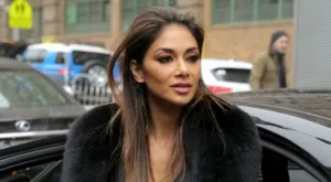 {{ otherArticle[0].article.title }}