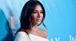 Щракнаха Шерцингер зле облечена и пак пияна (СНИМКИ)