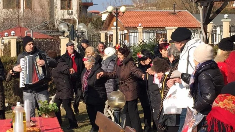 Българи и руснаци заедно отпразнуваха Трифон Зарезан в Свети Влас