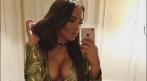 {{ otherArticle[0].article.title }}