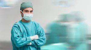 Защо хирургическите престилки са винаги зелени или сини 