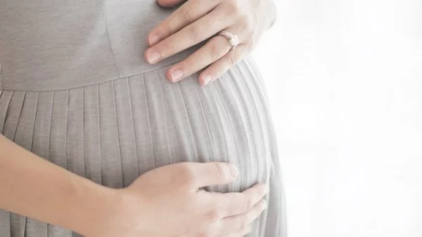 Бременна жена и бебето ѝ бяха спасени чрез изключително рядка и сложна операция в Плевен