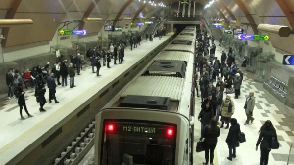 Подпали се влак на метрото в София 