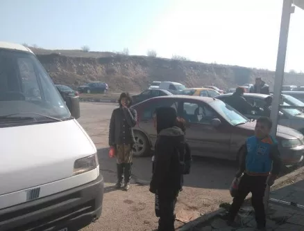 Роми притесняват опечалени на гробищата в Асеновград