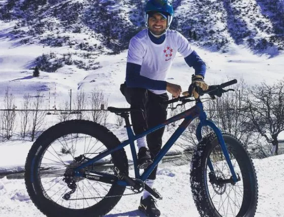 Григор Димитров си почива с колело в снега (ВИДЕО)