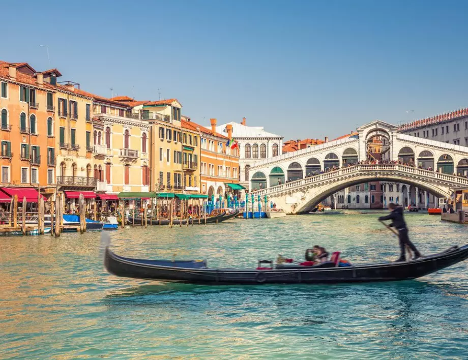 Венеция приканва туристите да пият вода от фонтаните  