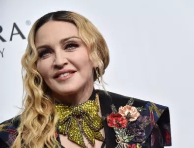 Съдът в САЩ разреши продажбата на любовно писмо от Тупак до Мадона