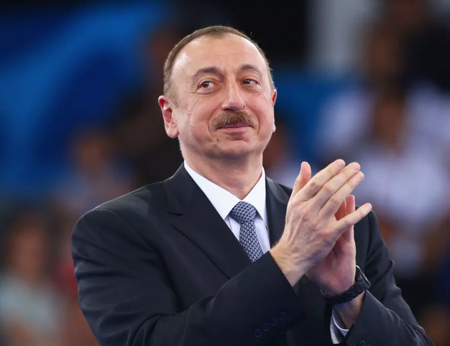  Азербайджанският президент обяви края на войната в Нагорни Карабах 