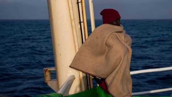 Спасиха 3000 мигранти в Средиземно море