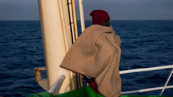 Само за ден Испания спаси близо 500 мигранти от удавяне